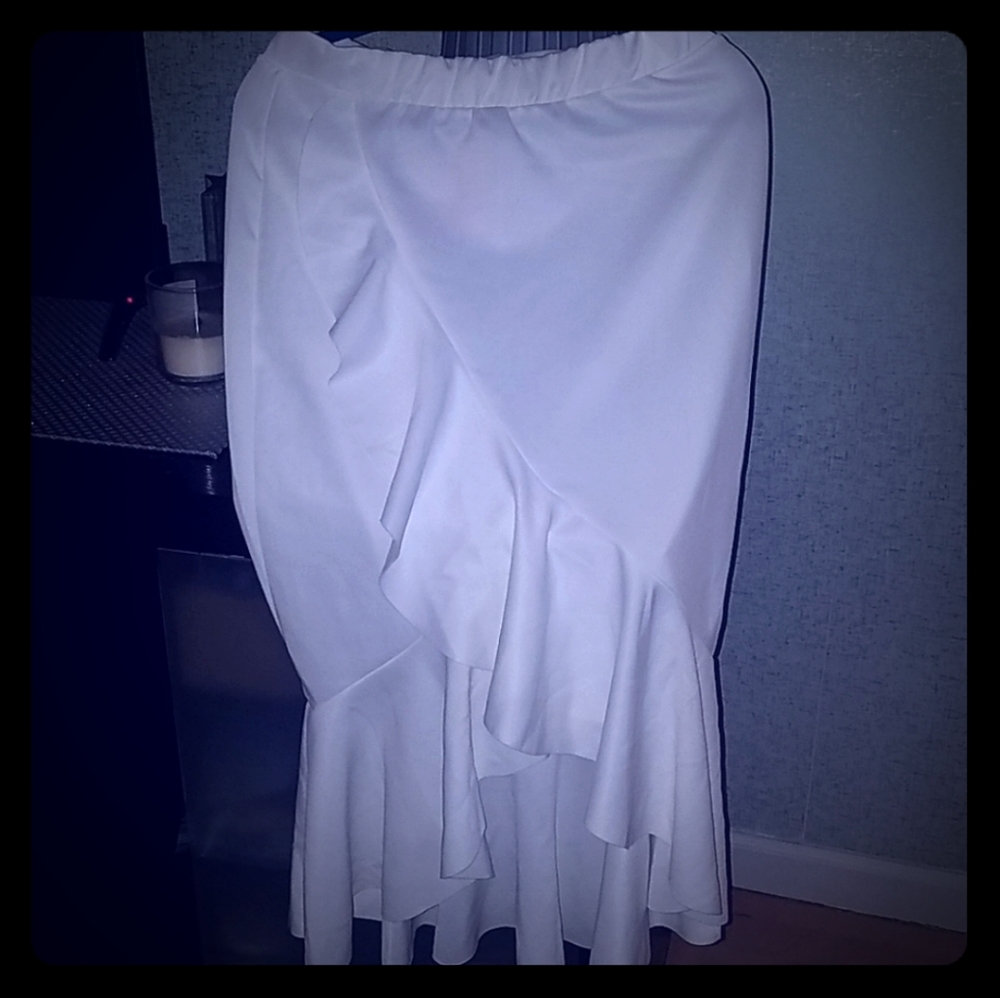 💙Ruffled white skirt